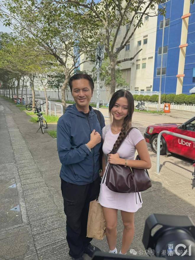 索爆港姐大热倒灶三甲不入明星爸爸力撑：真诚而动人